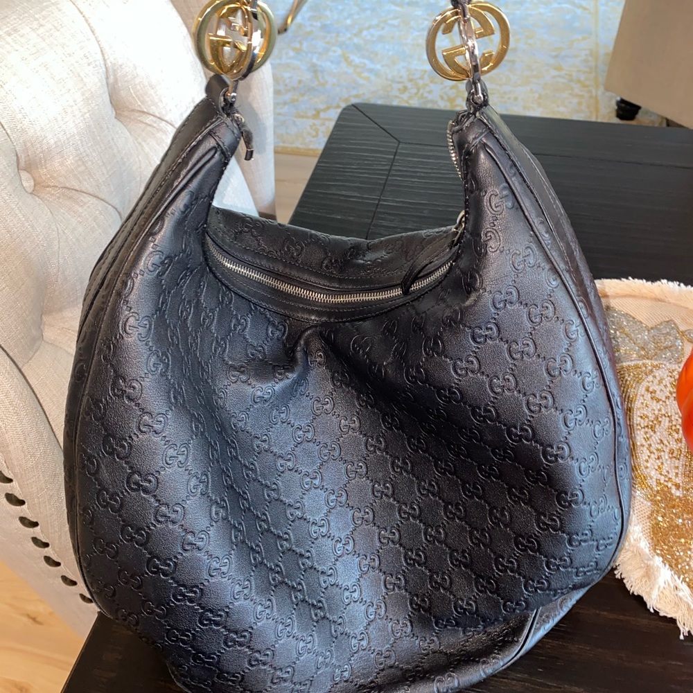 Beautiful Gucci Leather Bag , in very good condition.